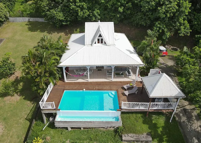 Villa Palmier rouge : 3 ch, piscine à débordement, vue mer et végétation Sainte-Luce